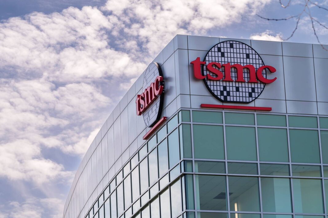 Прибуток TSMC зріс на 58% завдяки попиту на чипи для штучного інтелекту TSMC отримав рекордний прибуток на тлі буму штучного інтелекту