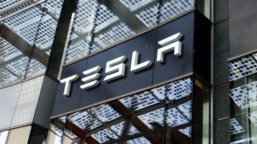 Tesla придбала активи Manz