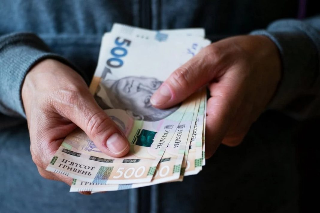 Середня зарплата в Україні