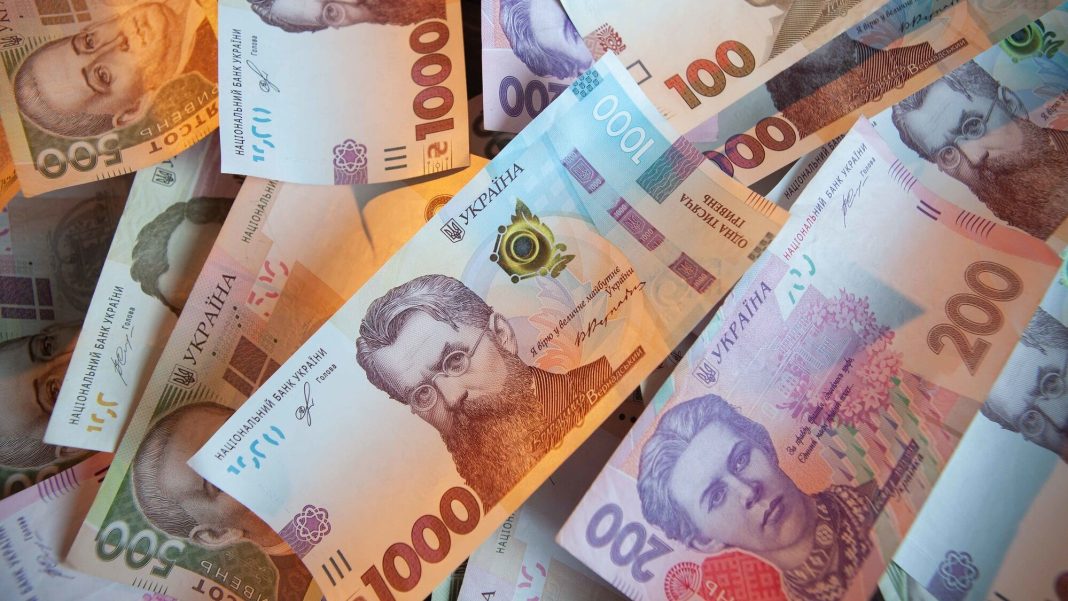 Виплати пенсіонерам і кешбек на пальне